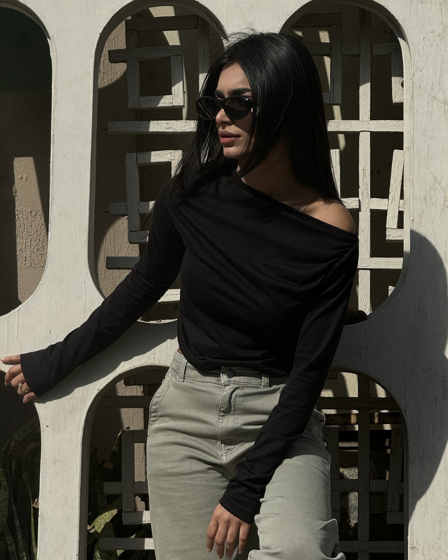 KIKI SLIM FITTED SLEEK SHOLDER